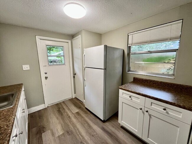 Photo - 5301 Oakwood Ct