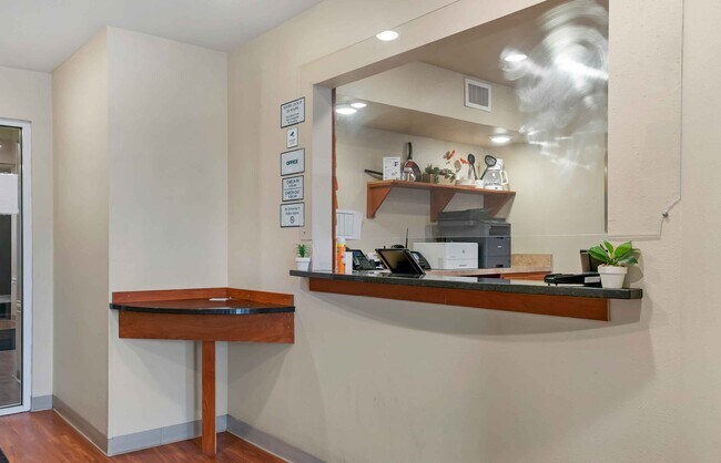 Furnished Studio-Grand Rapids - Wyoming
