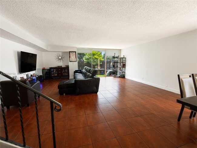 Photo - 2200 NE 7th St