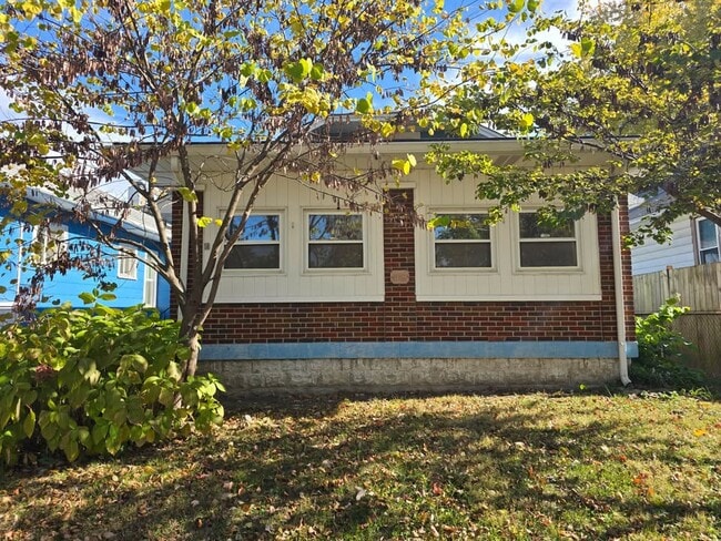 Building Photo - 709 N Drexel Ave