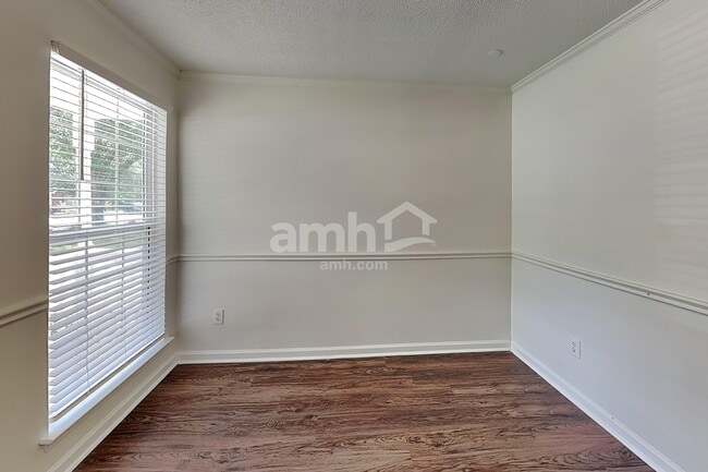 Photo - 1020 Ridgefield Cir