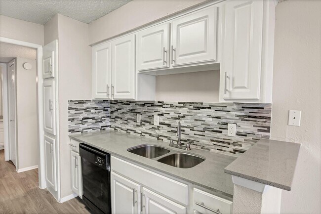 Diamond Loch Apartment Homes
