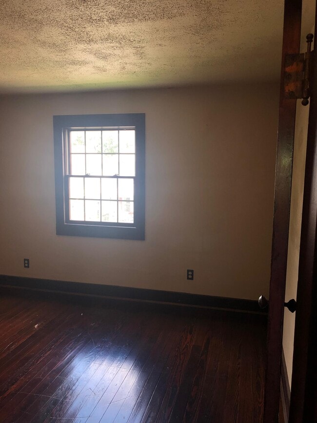 Photo - 1820 Clarendon Ave