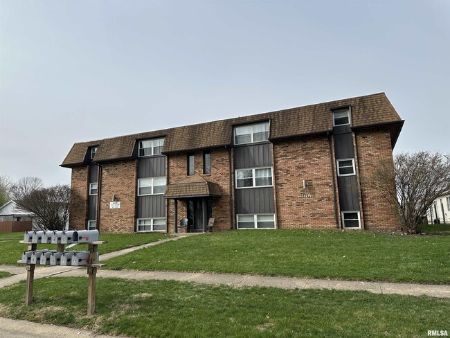 Building Photo - 3101 Twin Lakes Dr Unit 8 Rental