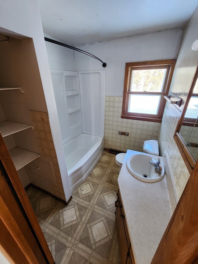 Photo - 306 W 4th Ave S