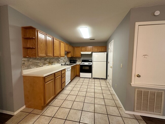 Photo - 303 Holly St Unit 303 Holly St Apt 1