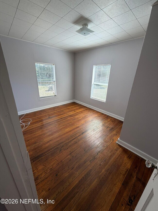 Photo - 837 St Clair St