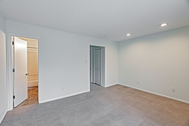 Photo - 2 bedroom, 2.5 bath townhome in Pike Creek