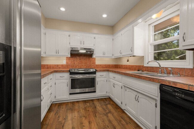 Photo - SW Springfield 3 Bedroom/2 Bath Home