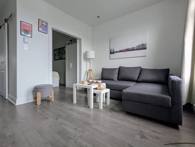 Photo - 4006 Rue Hochelaga Unit SI FL2-ID1543128P