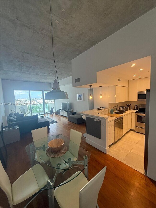 Photo - 1200 West Ave Unidad PH17