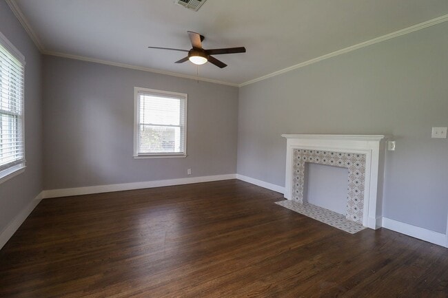 Photo - 3 Bed | 1 Bath | Mid Town | $1400