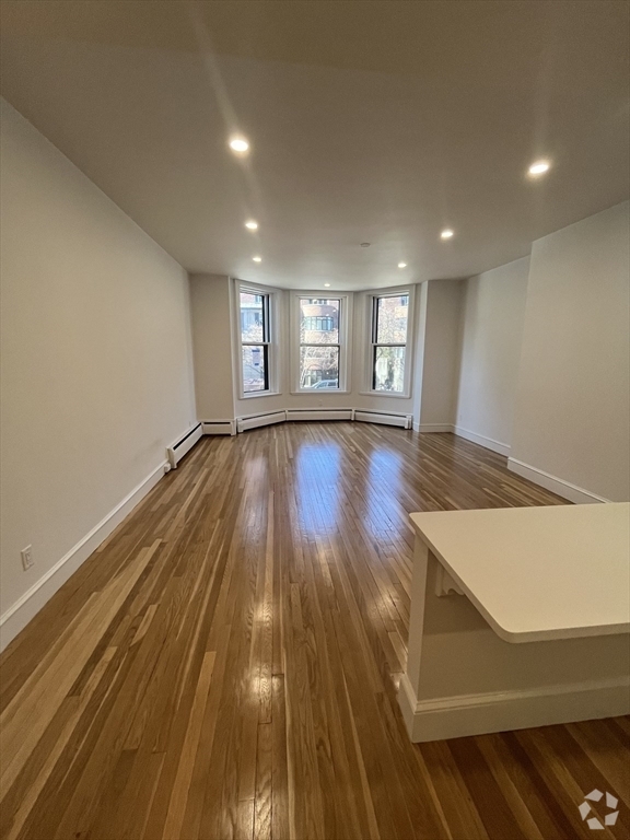Building Photo - 289 Beacon St Unit 3 Rental