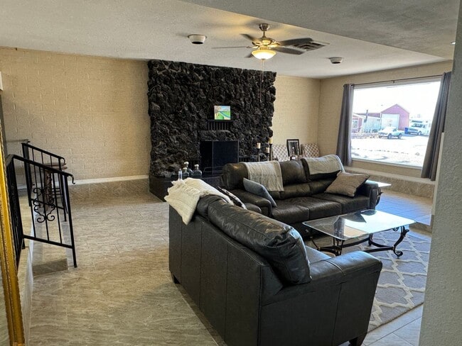 Photo - 3 Bedroom Furnished Home with UTILITIES INCLUDED with Courtyard Near the Colorado River 3-12 mont...