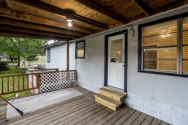 Photo - 503 Carrell St