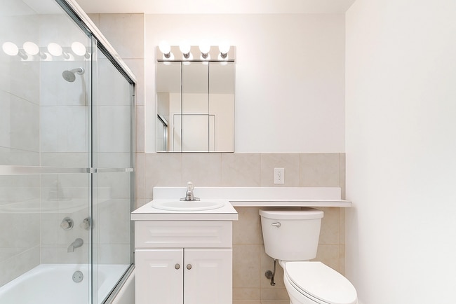 Photo - 156 E 83rd St