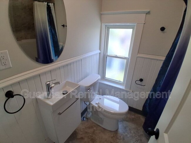 Photo - 623 Vickers St N Unit Apt 4
