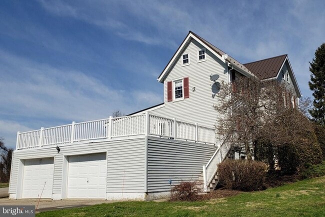 Photo - 172 Street Rd