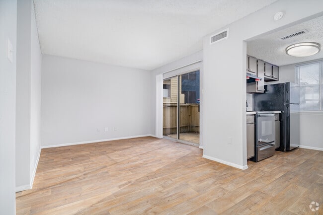 2BR, 2BA - 1174SF - Dining Area