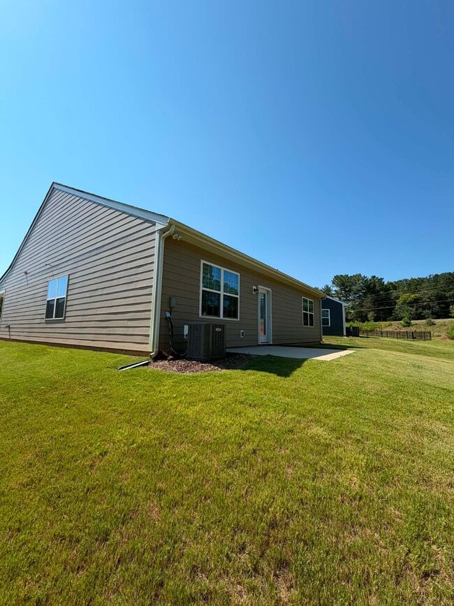126 White Apple Wy