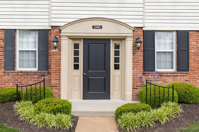 Exterior at Woods Mill Park Apartments & Townhomes