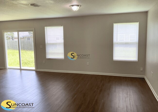 Photo - 8018 Hastings St