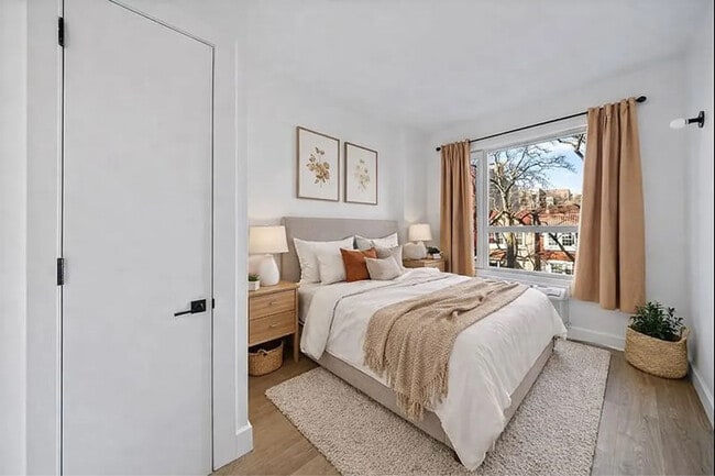 Photo - 1042 President St