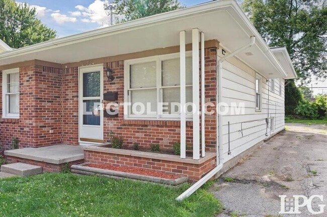 Photo - 3145 Sherbrooke Rd