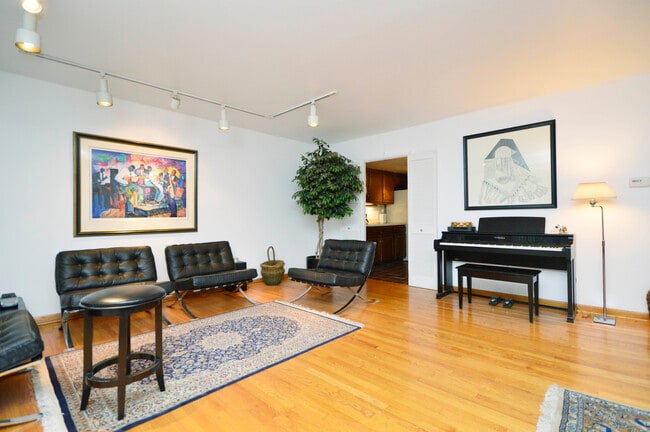 Photo - 5117 S Cornell Ave