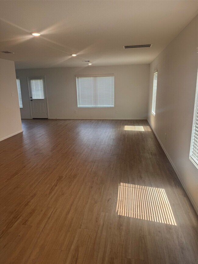 3202 Holly Stokes Wy