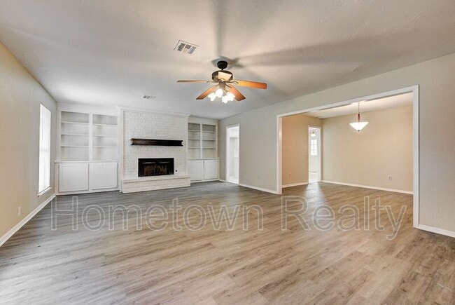 Photo - 11013 Davis St