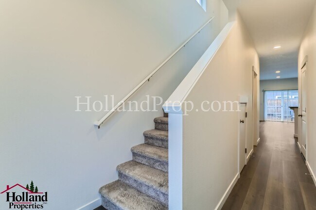 Photo - Gorgeous & Spacious Single-Home 3 beds 2.5 bath Available for you!