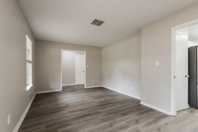 Photo - 25106 Lynbriar Ln