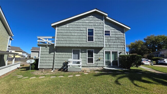 Photo - 135 April Point Dr N