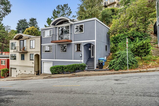 Photo - 435 Beacon St