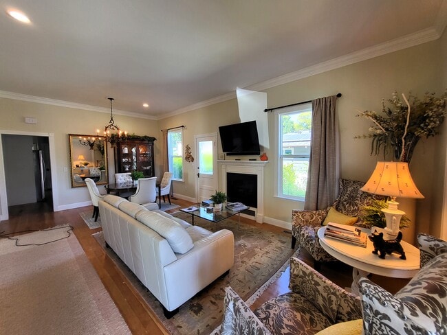 Photo - 119 Commercial St