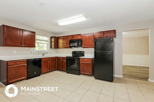 Photo - 665 Lakeridge Ct