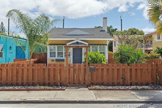 Photo - 118 S J St