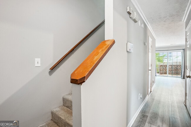 Photo - 2049 Charter Ln