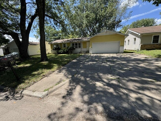 Building Photo - Cute 3 bedroom house in southwest Springfi...