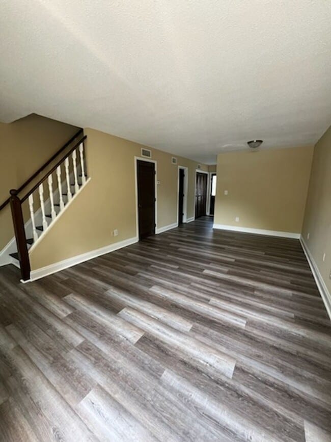 Renovated Townhouse - Renovated  Townhouse Unit 3B