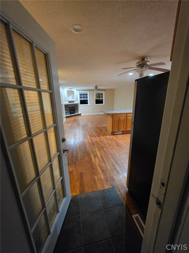 Photo - 235 Maple St