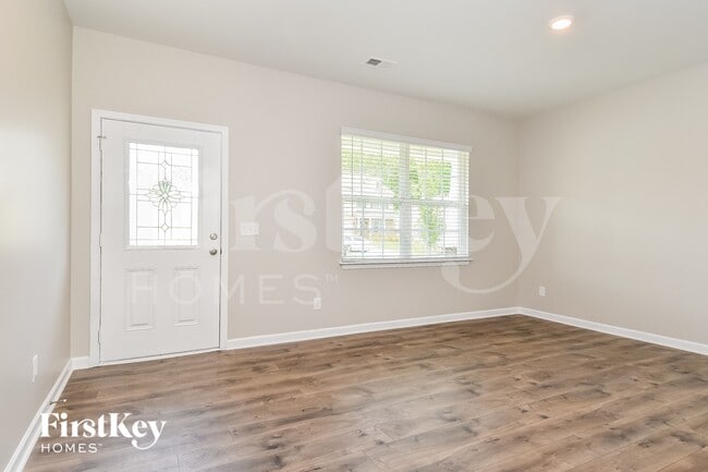 Photo - 342 Royce Dr