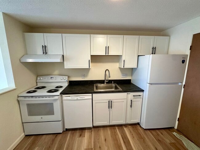 Building Photo - 502 High St Unit 305