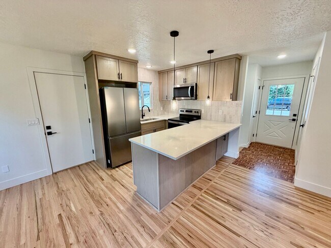 Photo - Freshly Remodeled 5bd/2.5bath Home w/ Daylight Basement in Heart of Multnomah Village