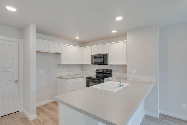 Photo - Beautiful, Modern 2 Bedroom Cottage Available!