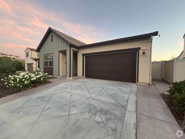 Building Photo - 4 Bedroom Home for Rent in Santa Clarita.