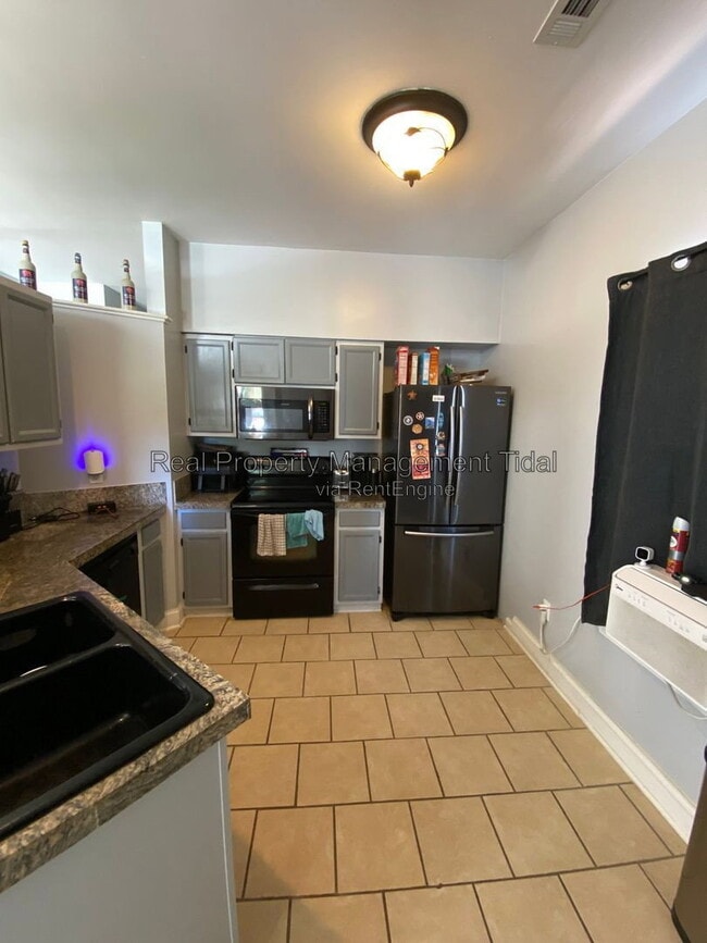 475 Crosland Ct