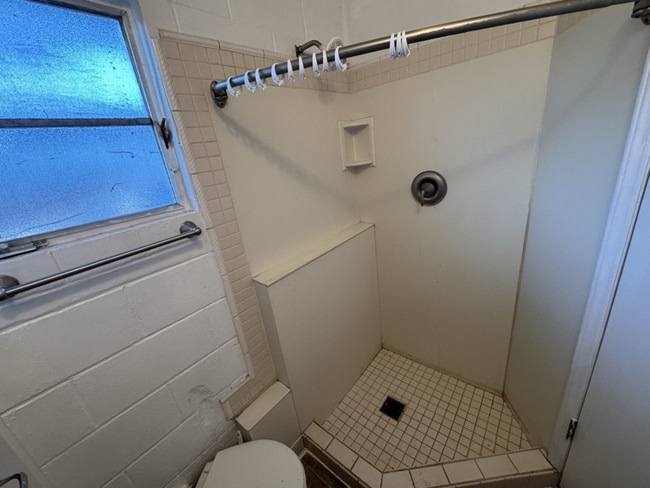 Photo - 1033 W Columbia Ave Unit B
