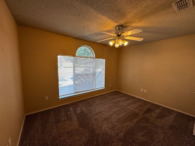 Photo - Beautiful Duplex with a Basement!